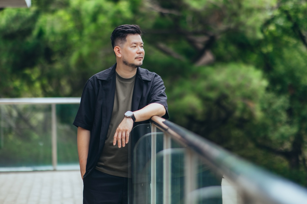 吳庭安自喻是春池的「擾動者」，十三年來不斷打開渠道，讓豐盛的池水流動；唯有基底穩固，養分才能健康地散播。（photo credit: DFUN）