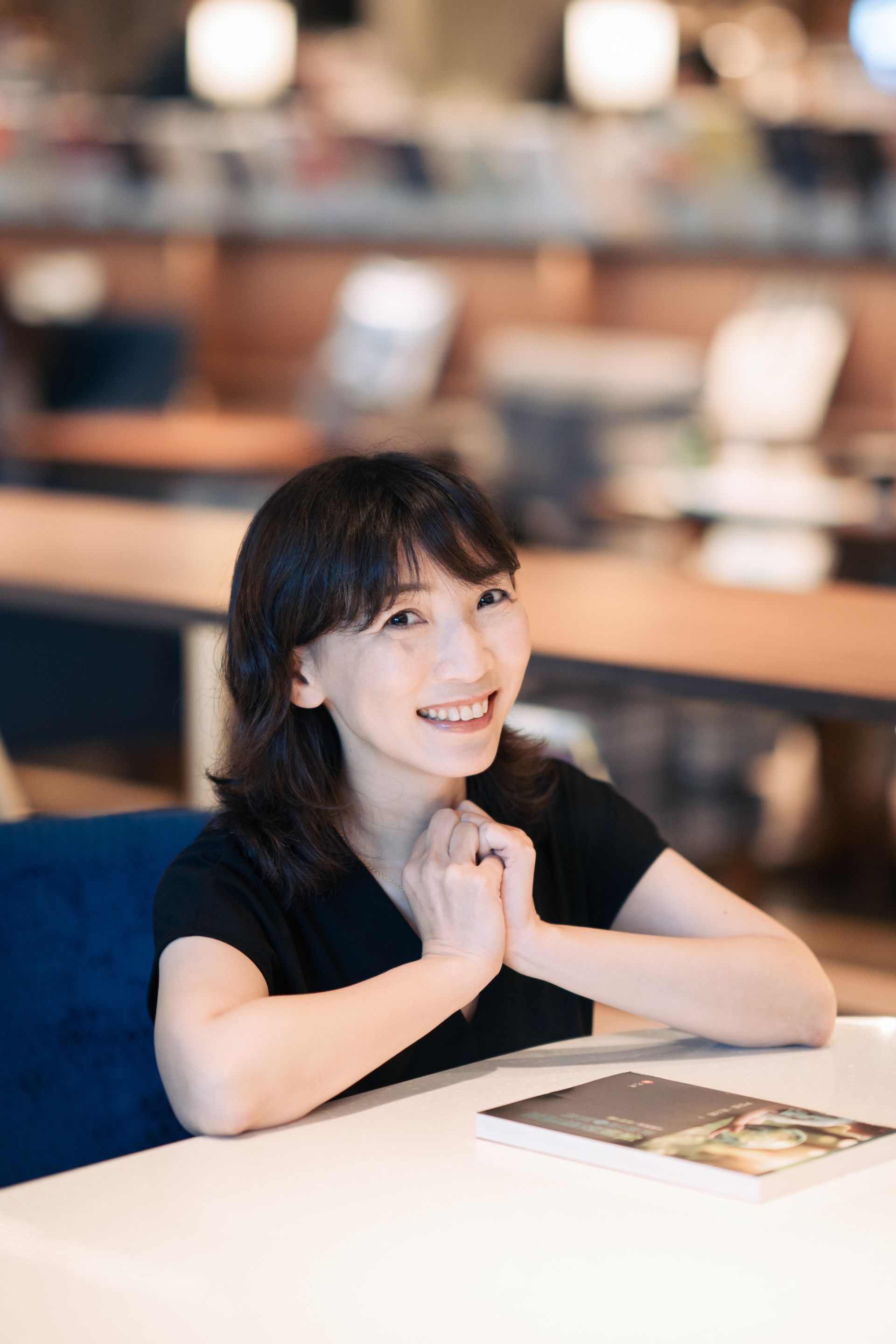 在工作之外，她透過畫畫、閱讀與園藝，讓思考回到時間與生活的尺度。（Photo Credit：DFUN）