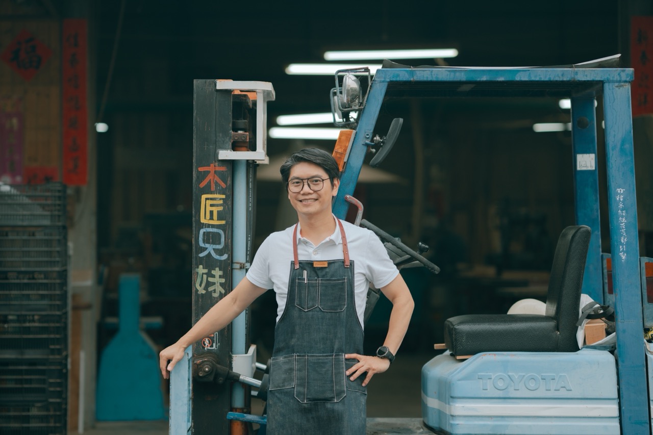 ﹝木頭的第二人生﹞               —— 周信宏