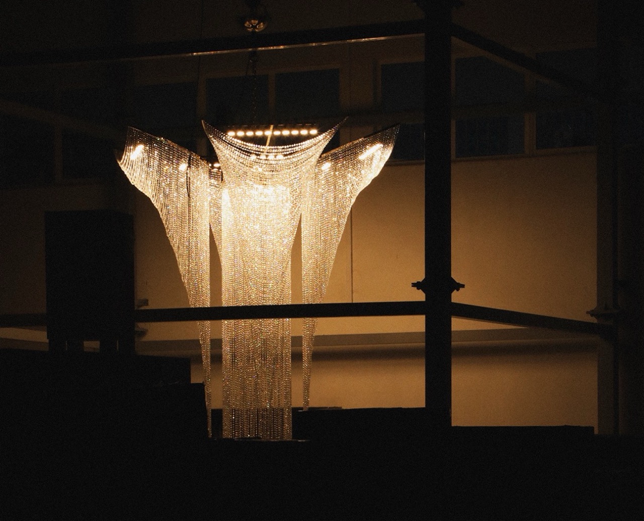 在光影與黃銅之間，Castro Lighting 以 47 年工藝重新定義奢華照明