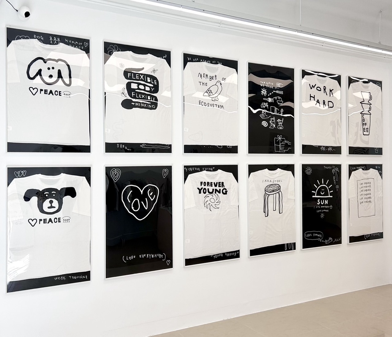 黑白畫框區(韓國作家手繪於畫框)