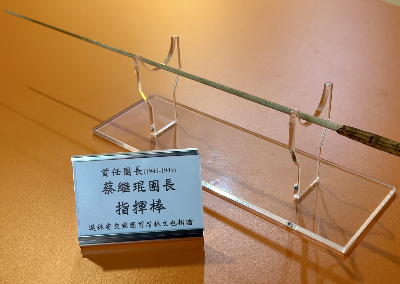 首任團長蔡繼琨指揮棒