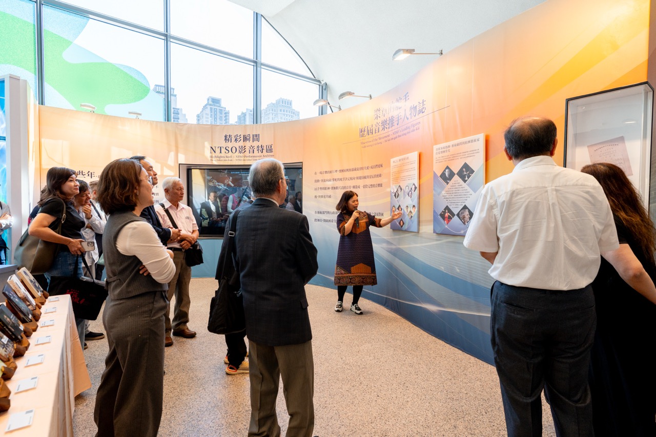 國臺交副團長林麗如導覽