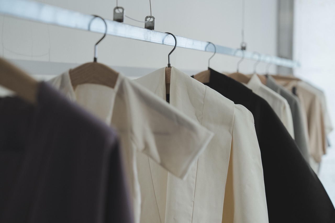 COS 蕉麻紙紗上衣