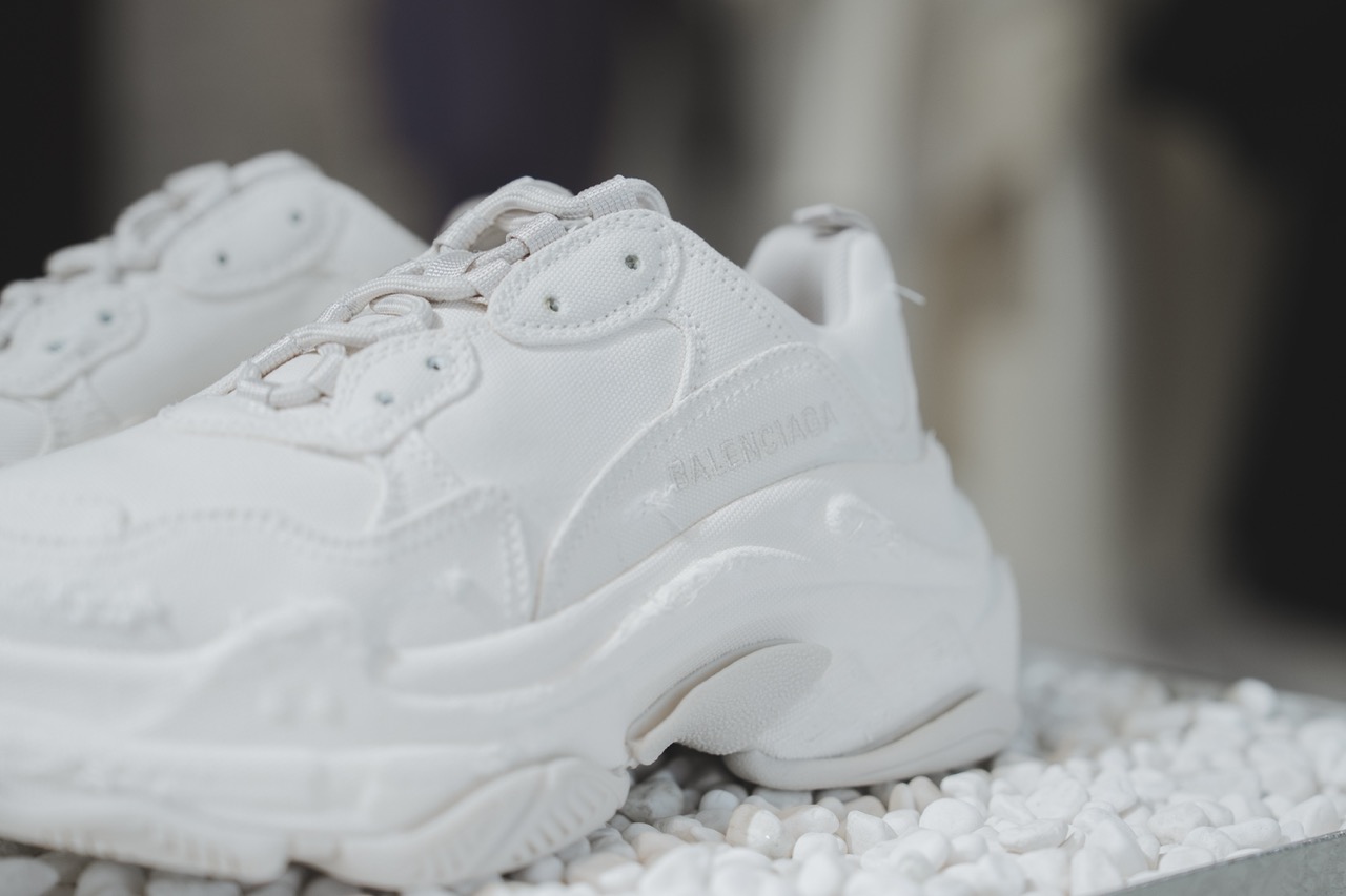 Balenciaga Triple S 蕉麻紙紗鞋面