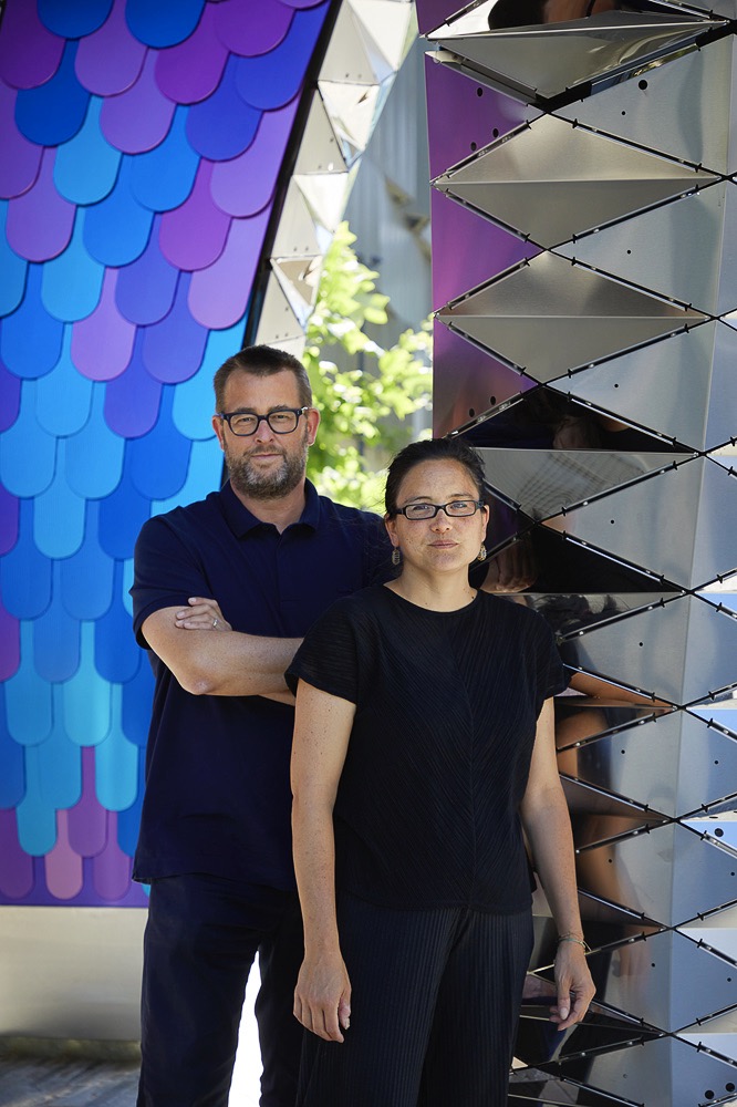 FUTUREFORMS 由 Jason Kelly Johnson 與 Nataly Gattegno 共同創立，以公共藝術與數位工藝見長。