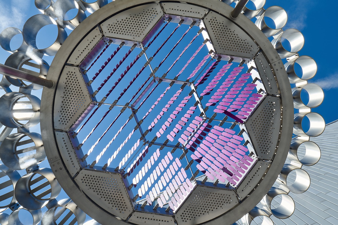 霧化系統能在烈日下形成水氣帶,成為博物館戶外空間的降溫設施。