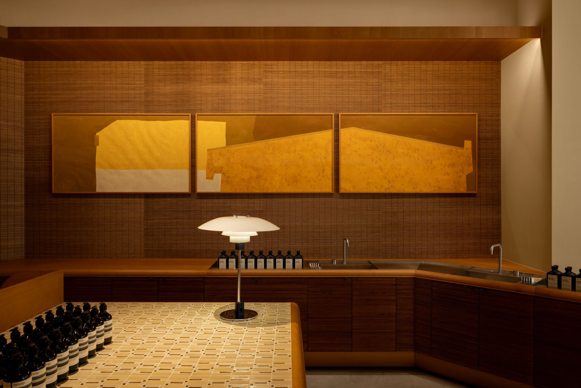 柴喬軒畫作鑲金招牌